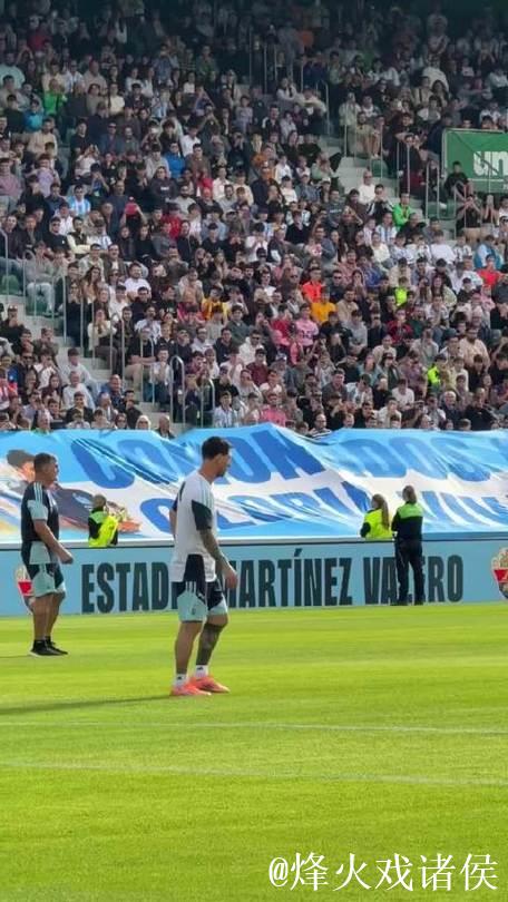 万克赫德体育场三万三千球迷齐声欢呼梅西 万克赫德体育场三万三千球迷齐声欢呼梅西