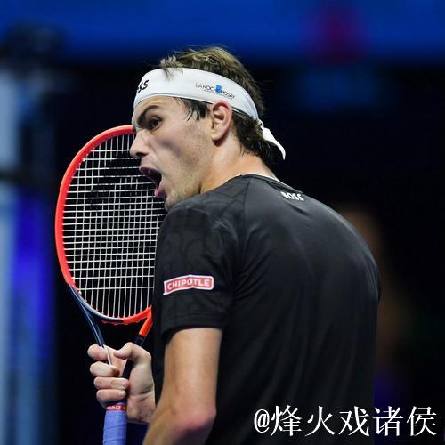 ATP总决赛辛纳3连胜夺小组第一 弗里茨逆转出线 ATP总决赛辛纳3连胜夺小组第一 弗里茨逆转出线