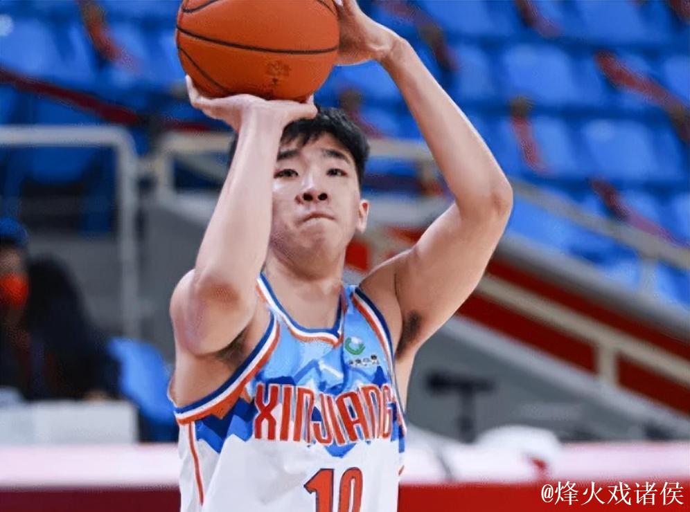 媒体人:新疆球员刘懿霆在体测中膝盖受伤 媒体人:新疆球员刘懿霆在体测中膝盖受伤